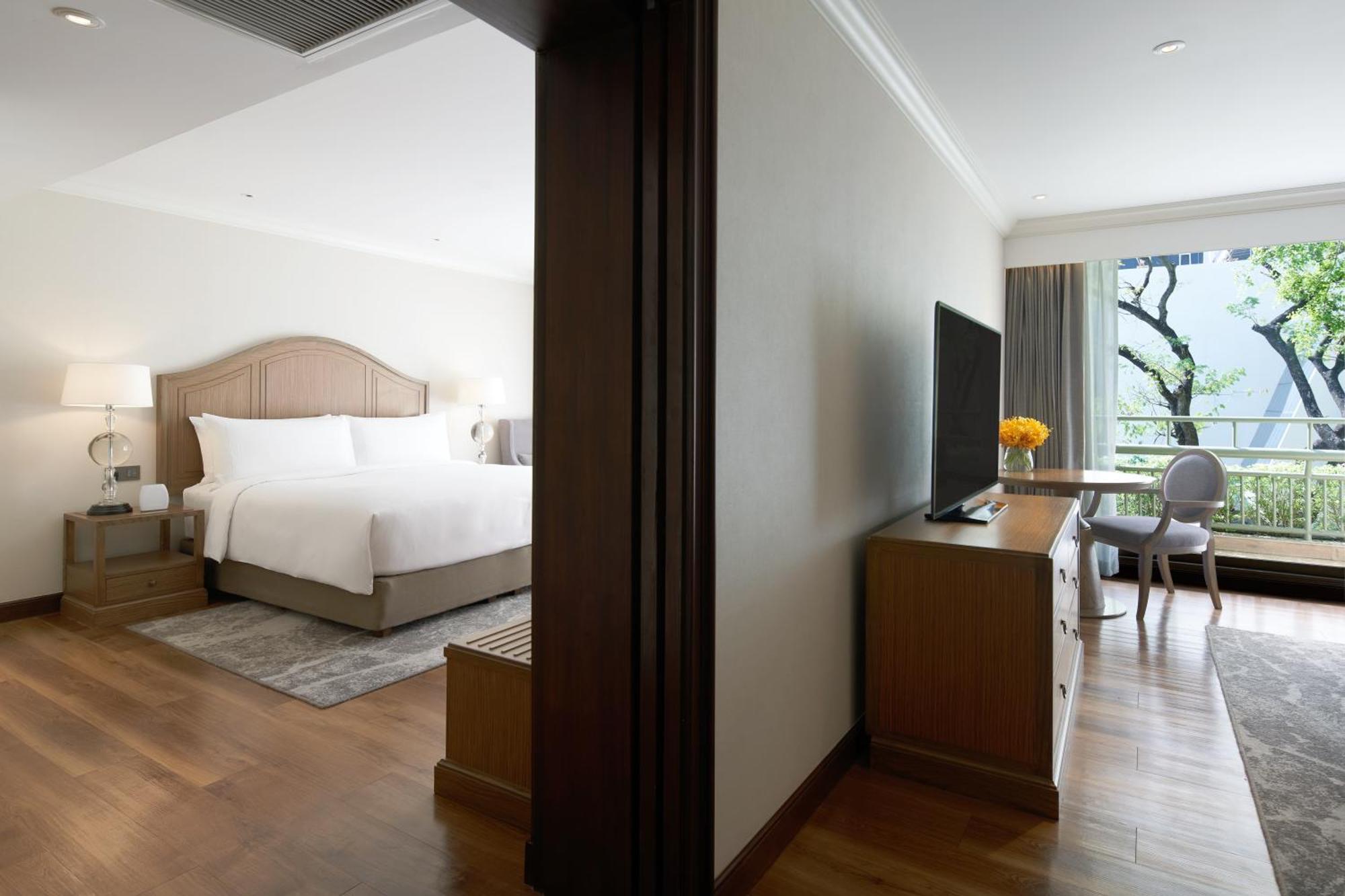 Moevenpick Hotel Bangkok Ploenchit Bdms Exterior photo